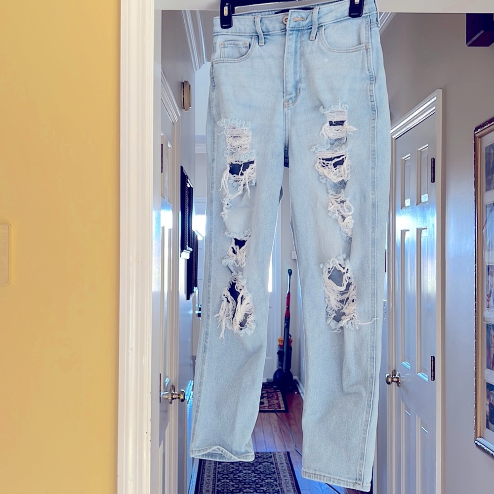 Hollister high rise Mom Jeans light/distressed 3R/26L27